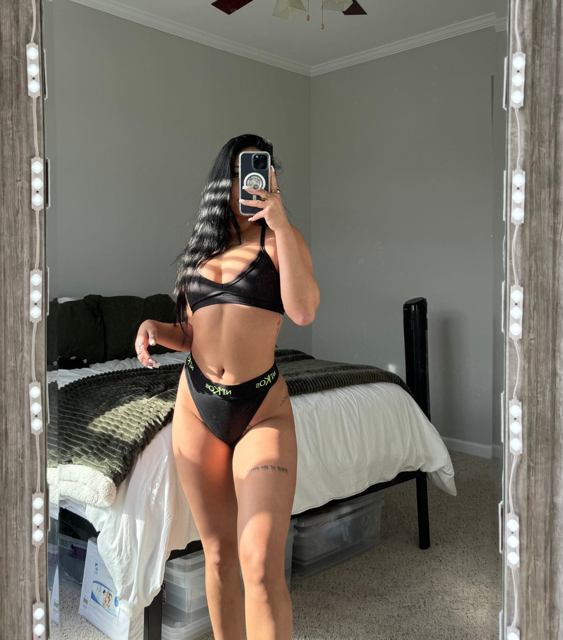 Nikos Bamboo Thongs Model